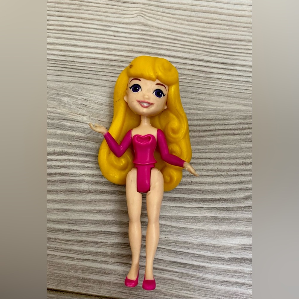 Disney Princess little kingdom Aurora Sleeping beauty Snap in action figure doll